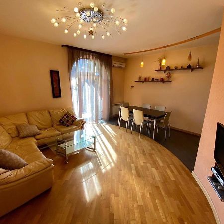 City Center Cute Flat 3 Rooms Erevan Esterno foto