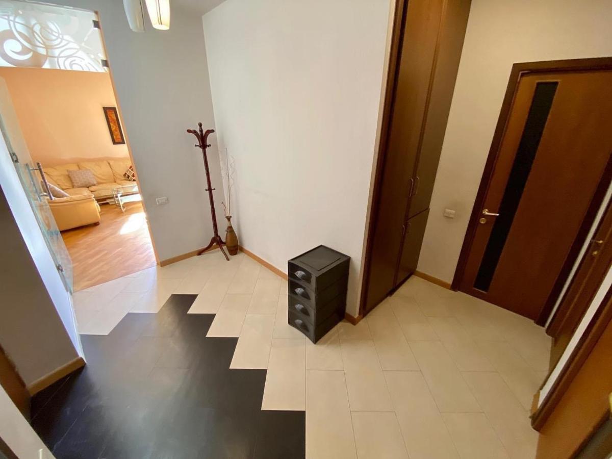 City Center Cute Flat 3 Rooms Erevan Esterno foto