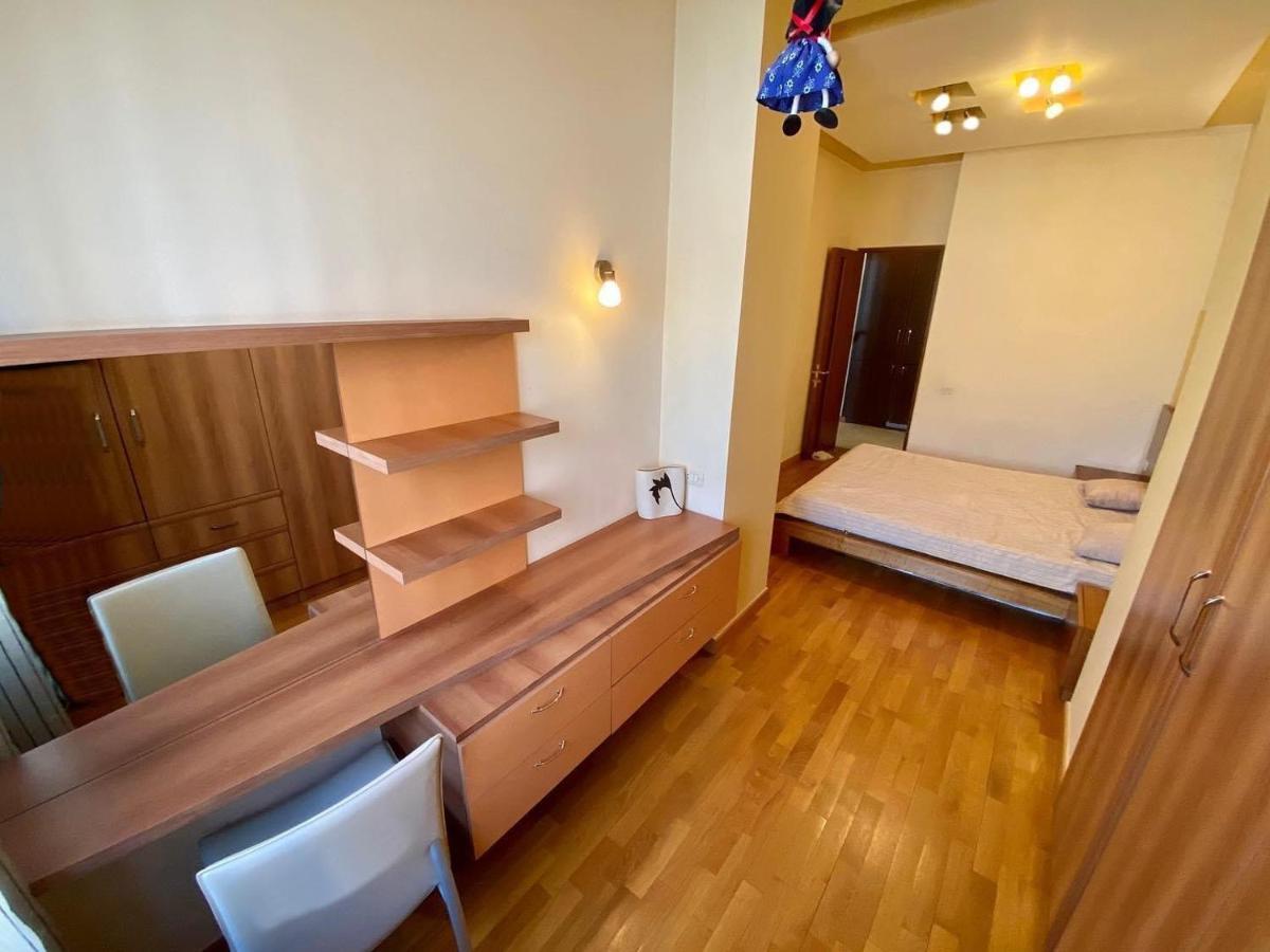 City Center Cute Flat 3 Rooms Erevan Esterno foto