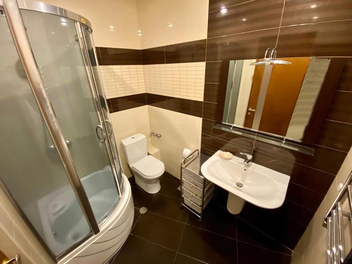 City Center Cute Flat 3 Rooms Erevan Esterno foto