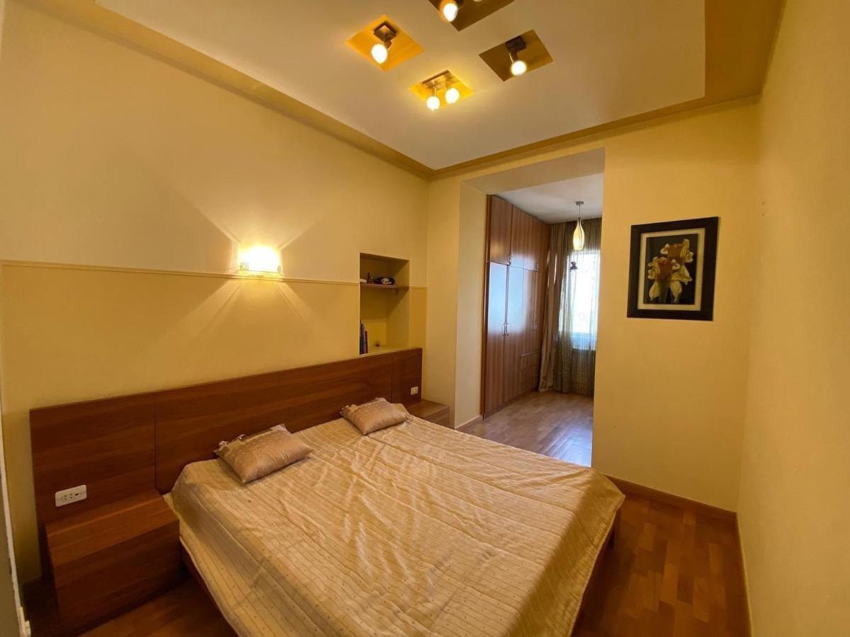 City Center Cute Flat 3 Rooms Erevan Esterno foto